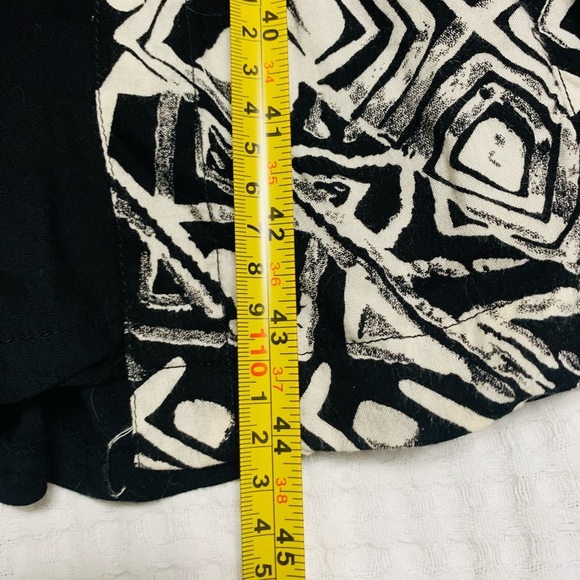 Black and white print dress with short sleeves oval neck line Fit and flare - Picture 2 of 14